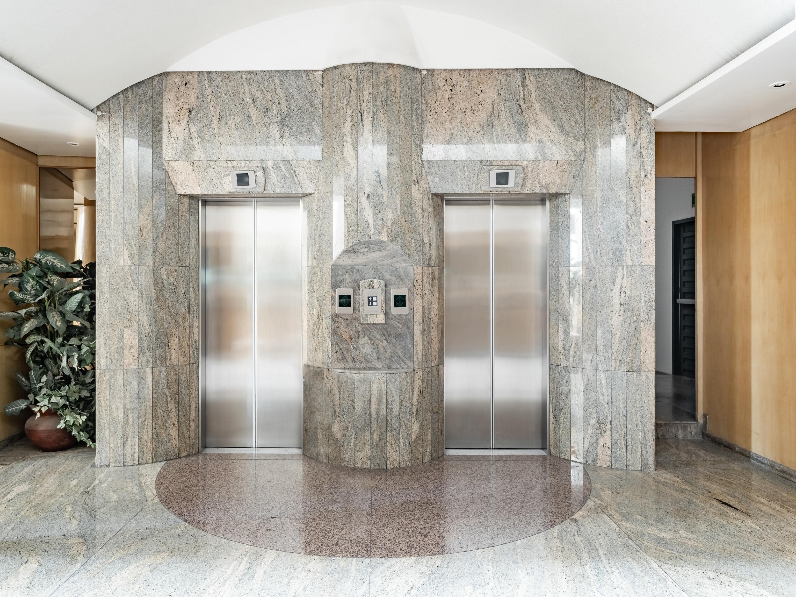 Capital O Andrade, Mexikóváros Kültér fotó Elevators in a hotel